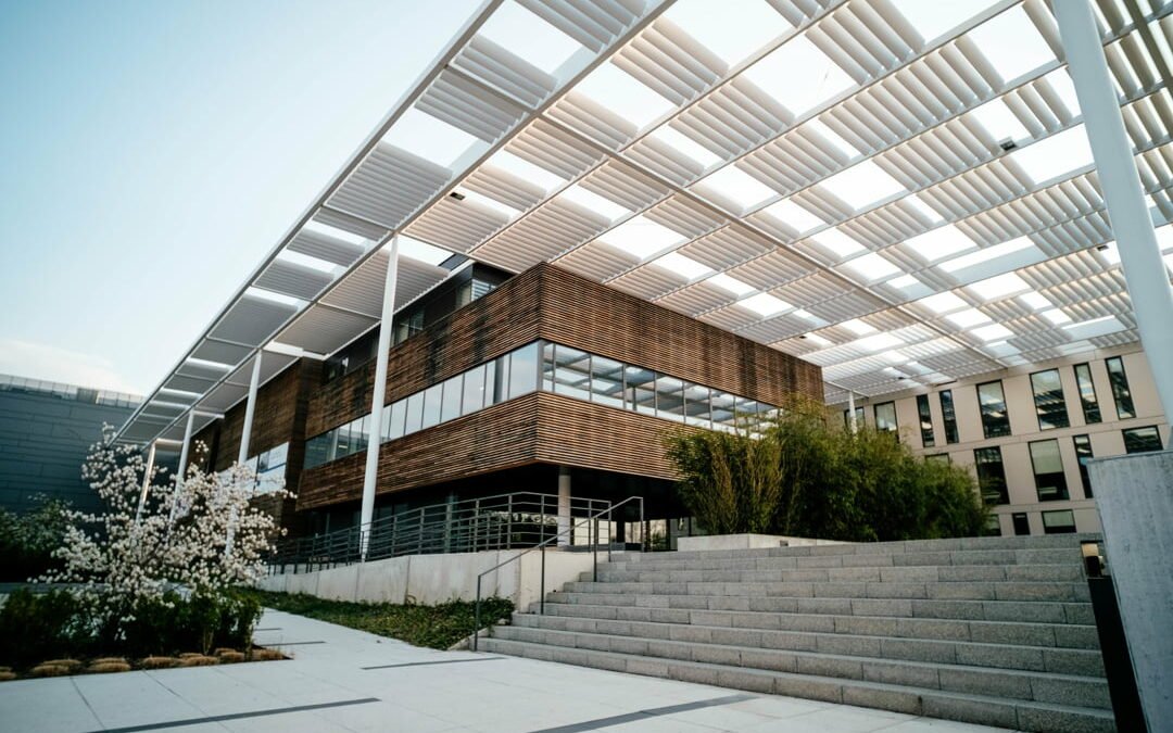 Materiales LEED en sistemas de barandillas de escaleras